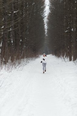 ormanda koşturup kadın