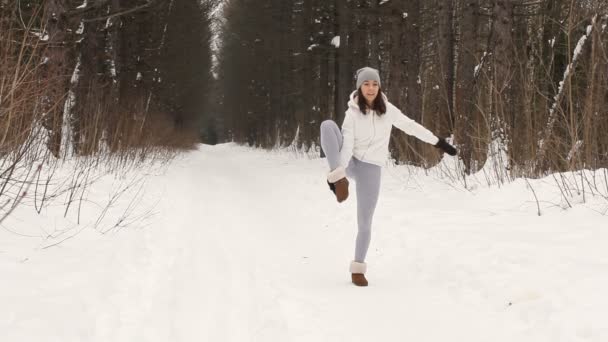 Vinter yoga session i vacker plats — Stockvideo