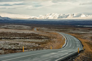İzlanda 'da yalnız yol