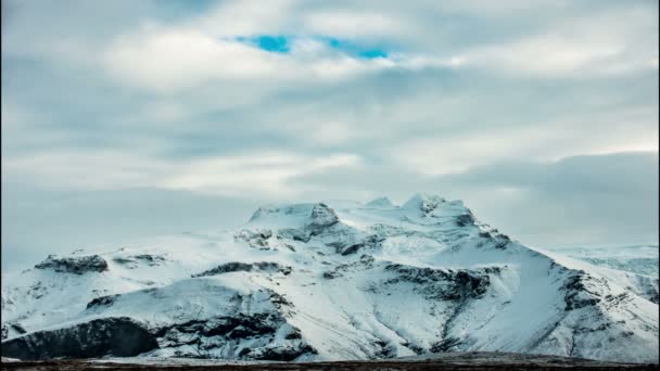 Nuages mouvants au-dessus des montagnes — Video