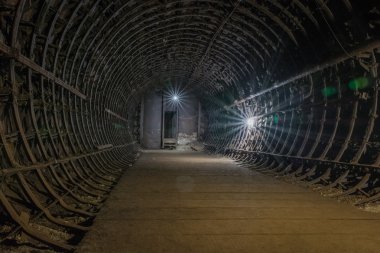 terk edilmiş bir sığınak