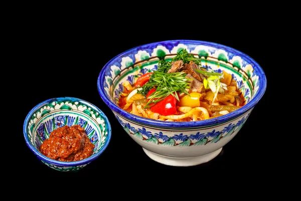 Sopa tradicional de Asia Central con cordero y verduras . —  Fotos de Stock