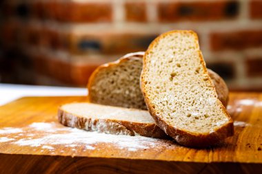 Ve tek parça tereyağı yalan bir parça dilimlenmiş ekmek üzerine woo