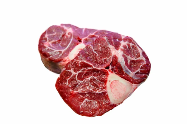 Steak osso buco está sobre un fondo blanco. Aislado —  Fotos de Stock