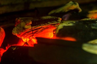 Izgarada kızgın kömür