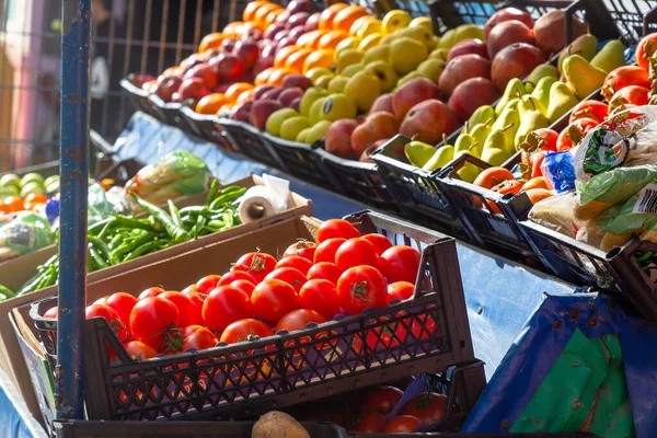 Hortalizas Frutas Tomates Pimientos Manzanas Peras Una Tienda Verduras Calle — Foto de Stock