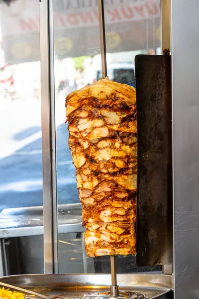Asador Vertical Con Carne Para Cocinar Kebab Doner Shawarma — Foto de Stock