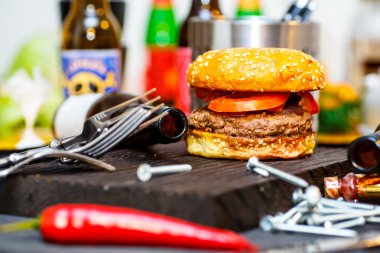 Gerçek erkekler için Burger.