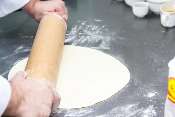 Preparation of the dough.The dough is rolled out into a thin lay — Stock Photo, Image