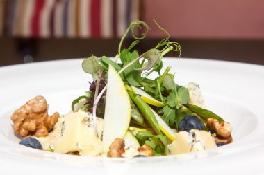 Risotto Gorgonzola, ceviz, yaban mersini ve gre filizi ile