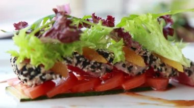 turuncu ve taze salata ile servis susam ile lüks pahalı restoran yemek tatlı aromatik ile rulo