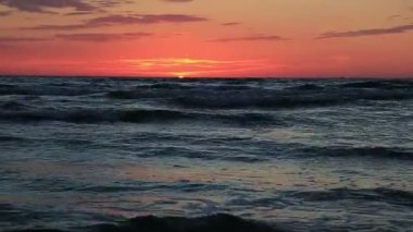 Deniz ve okyanus günbatımı sunrize su dalgası manzara