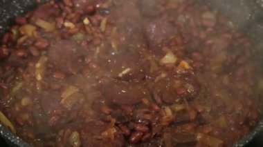 pastırmalı fasulye çorbası pişirme