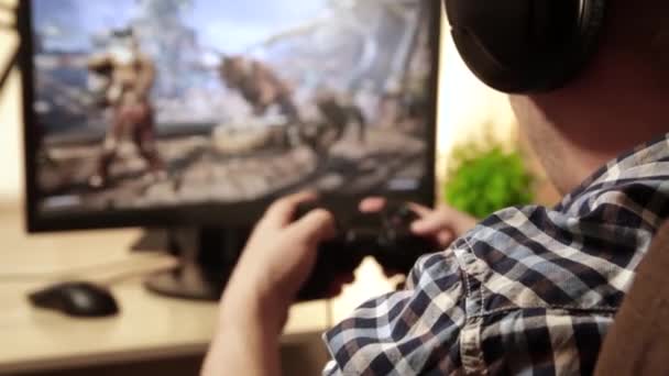 Gros Plan Jeunes Hommes Jouant Des Jeux Vidéo Sur Console — Video