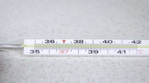 Nahaufnahme Eines Thermometers Das Hohes Fieber Zeigt Medizinisches Konzept — Stockvideo