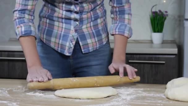 Housewife Cook Rolling Pin Kneads Dough Pasta Pizza Bread Table — Stock Video