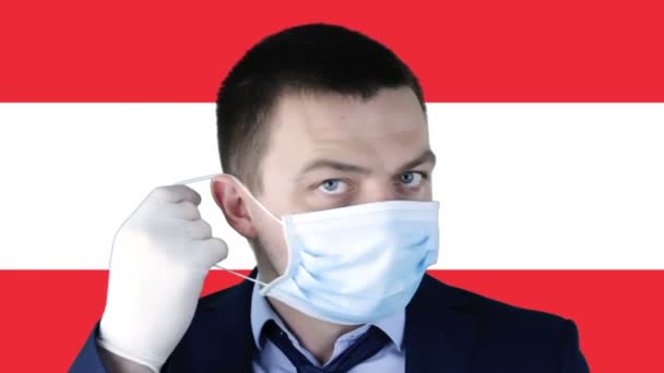 在奥地利国旗的背景下戴着医用防护面具的男人 Coronavirus Covid Sars Ncov 19健康 衰退和金融概念 — 图库视频影像