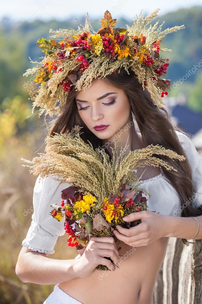 https://st2.depositphotos.com/6319820/9344/i/950/depositphotos_93449976-stock-photo-ukrainian-girl-with-colorful-wreath.jpg