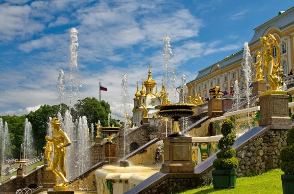 Brunnen, Goldstatuen — Stockfoto