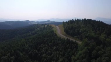 Hava waterfront şehir akşam. Svetlovodsk şehir Ukrayna. Küçük şehir merkezinde