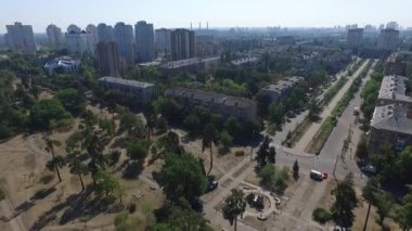 Yeni yerleşim alanları ve Kiev trafikte hava görünümünü. Ukrayna