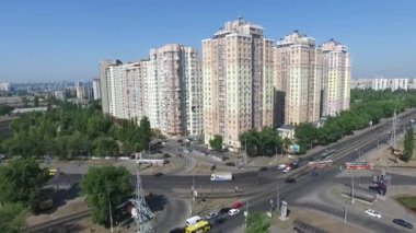 Yeni yerleşim alanları ve Kiev trafikte hava görünümünü. Ukrayna