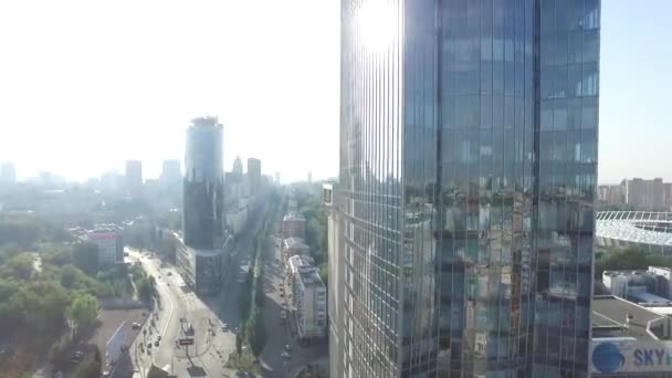 Zdjęcia lotnicze. Wieżowiec. Centrum miasta. Ukraina Kijów — Wideo stockowe