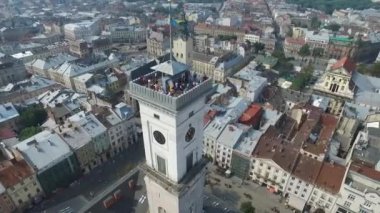 Gök olayları eski şehri Lviv, Ukrayna. Eski şehir merkezi parçası. Avrupa şehir. Şehrin yoğun nüfuslu alanlar. Belediye Binası