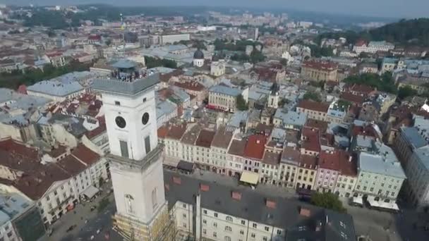 Cidade Velha Aérea Lviv, Ucrânia. Parte central da cidade velha. Cidade Europeia. Áreas densamente povoadas da cidade. Câmara Municipal — Vídeo de Stock