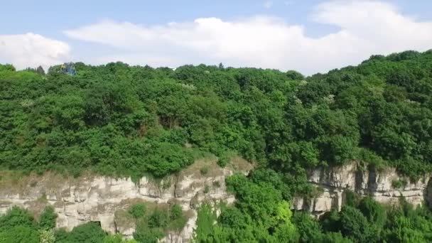 Aereo. Volo sopra il canyon. Kamenetz-Podolsk castello. Ucraina — Video Stock