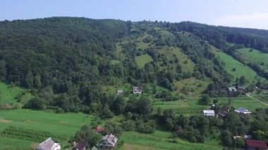 Yaremche, Ukrayna Hava güzel görüntüler. Köyün, yamaçları dağ köprüler, uçan Nehri