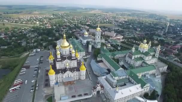 Aerial Pochaev kloster. Ortodoxa kyrkan. Ukraina — Stockvideo