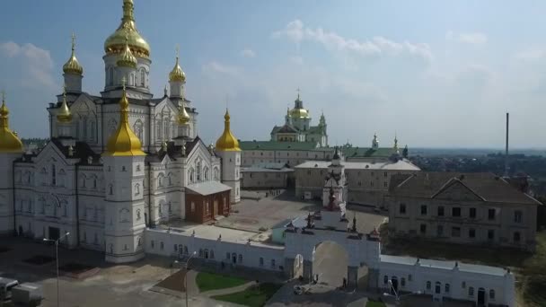 Mosteiro de Pochaev aéreo. Igreja Ortodoxa. Ucrânia — Vídeo de Stock