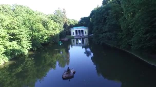 Parque nacional aéreo con lagos, acantilados, islas. centro turístico de Ucrania Uman — Vídeos de Stock