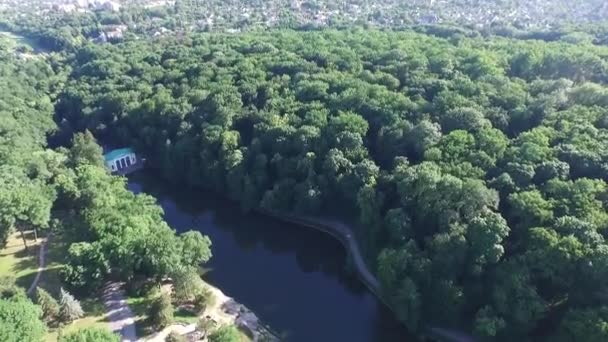 Légi nemzeti park, a tavak, a sziklák, a szigetek. turisztikai központ Ukrajna Uman — Stock videók