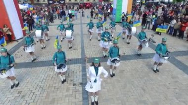 Hava Kiev St Michael Katedral Meydanı. Avrupa Günü. askeri Band