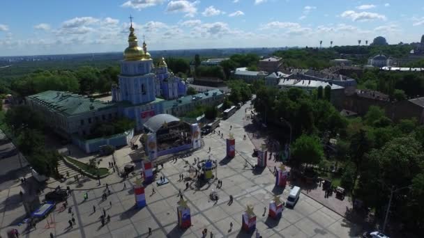 Aerial Kyiv St. Michael St. Michael 's Cathedral Square. Día de Europa. FreeGen — Vídeo de stock