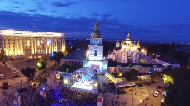 Lotnicze Kijów St. Michael St. michael's Cathedral Square. Dzień Europy. W: freegen Wideo Stockowe