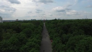 Kharkiv şehrinin orta kısmı, Ukrayna. Merkez meydan. Gorkogo Parkı.