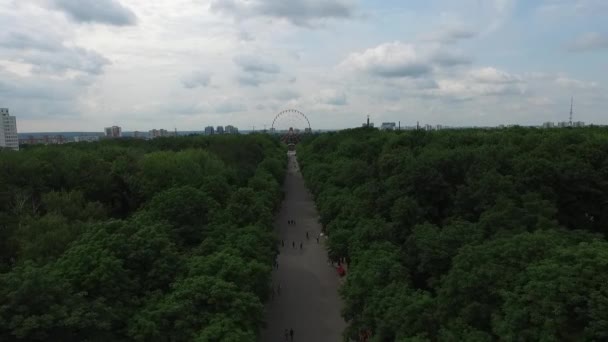 Centrale deel van de stad Kharkiv, Oekraïne. Centrale plein. Park Gorkogo. — Stockvideo