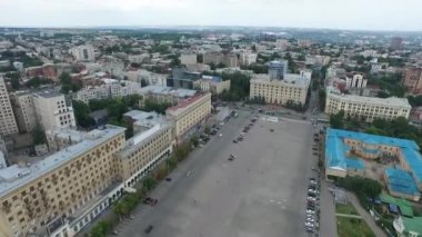 Kharkiv şehrinin orta kısmı, Ukrayna. Merkez meydan. Gorkogo Parkı.