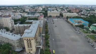 Kharkiv şehrinin orta kısmı, Ukrayna. Merkez meydan. Gorkogo Parkı.