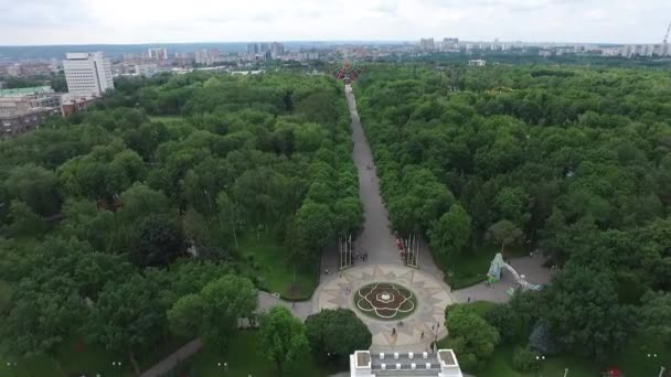 Centrale deel van de stad Kharkiv, Oekraïne. Centrale plein. Park Gorkogo. — Stockvideo