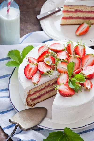 enfes Çilekli pasta