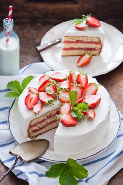 enfes Çilekli pasta