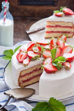 enfes Çilekli pasta