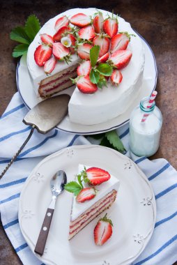 enfes Çilekli pasta