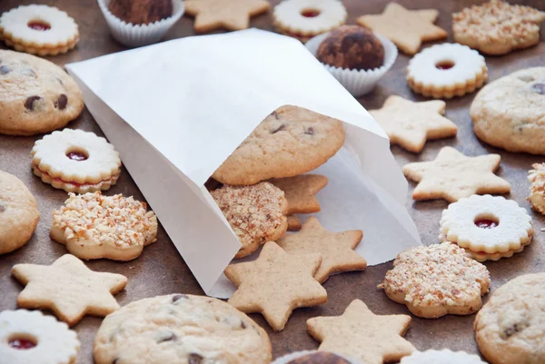 Подарок - печенье и конфеты — стоковое фото