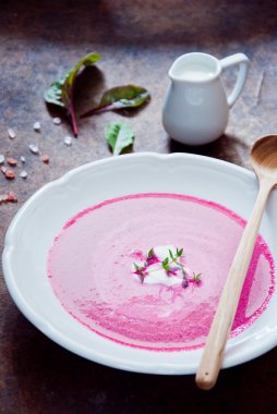 Kremsi pancar çorbası