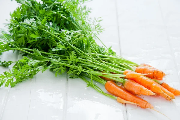 Manojo de zanahorias frescas — Foto de Stock